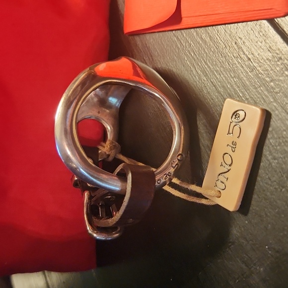 Super Cool New Uno de 50 Silver And Leather Bracelet - Picture 2 of 9